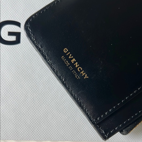 SOLD🌸 Givenchy Textured Card Holder Zippy Wallet - Picture 6 of 12